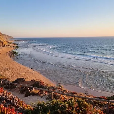 Sunlit Patio Retreat Near Ericeira By Lisbeyond アパート *