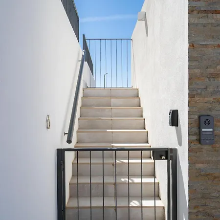 Sunlit Patio Retreat Near Ericeira By Lisbeyond Carvoeira