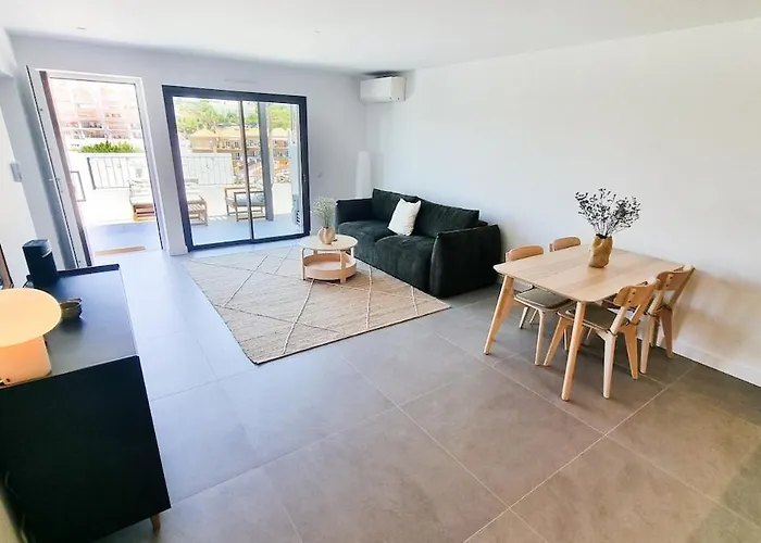 Sunlit Patio Retreat Near Ericeira By Lisbeyond * Carvoeira